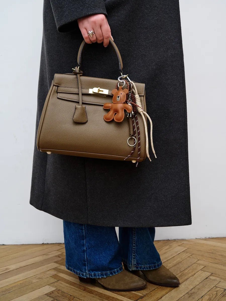 Porte - clés ours cuir, bijou de sac, mousqueton métal, corde tressée, accessoire fantaisie, modèle Moums - Marron