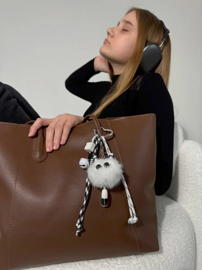 Porte - clés peluche chat, bijou de sac mignon, breloque fantaisie blanche, mousqueton cœur, accessoire sac original, modèle Pouf - Bijoux de sac - Blanc