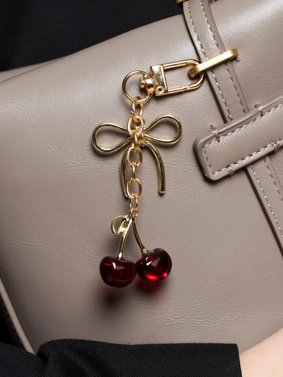 Porte - clés sac cerise, bijou sac à main, breloque fruit rouge, accessoire sac fantaisie, pendentif sac doré, modèle Céria - Rouge