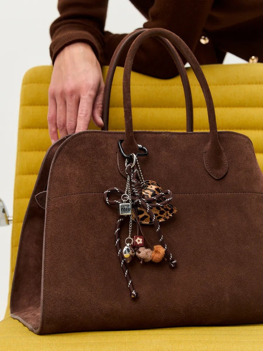 Porte - clés sac cœur léopard, bijou fantaisie, breloques peluche, nœud décoratif, attache mousqueton, modèle Savana - Beige