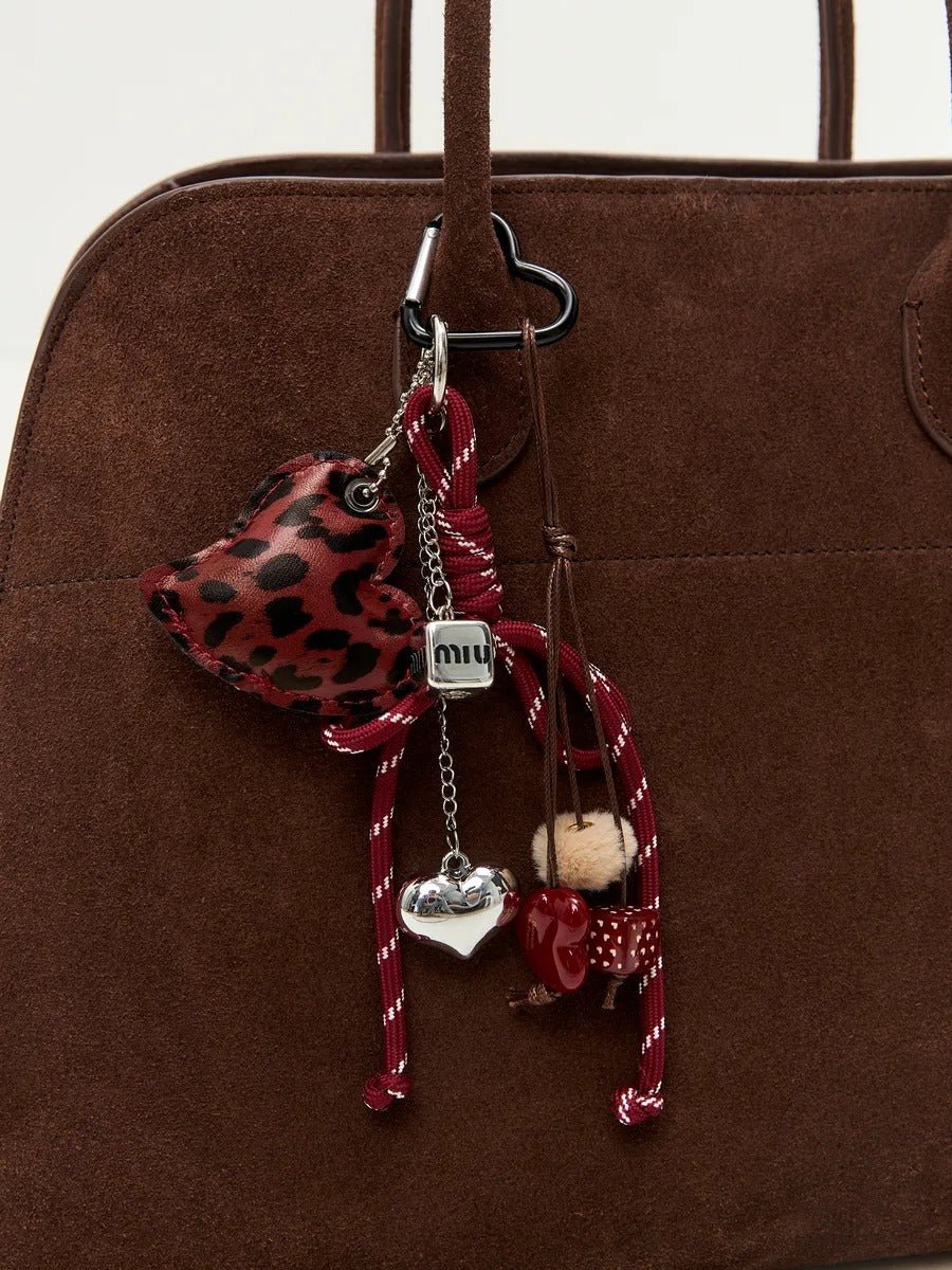Porte - clés sac cœur léopard, bijou fantaisie, breloques peluche, nœud décoratif, attache mousqueton, modèle Savana - Rouge