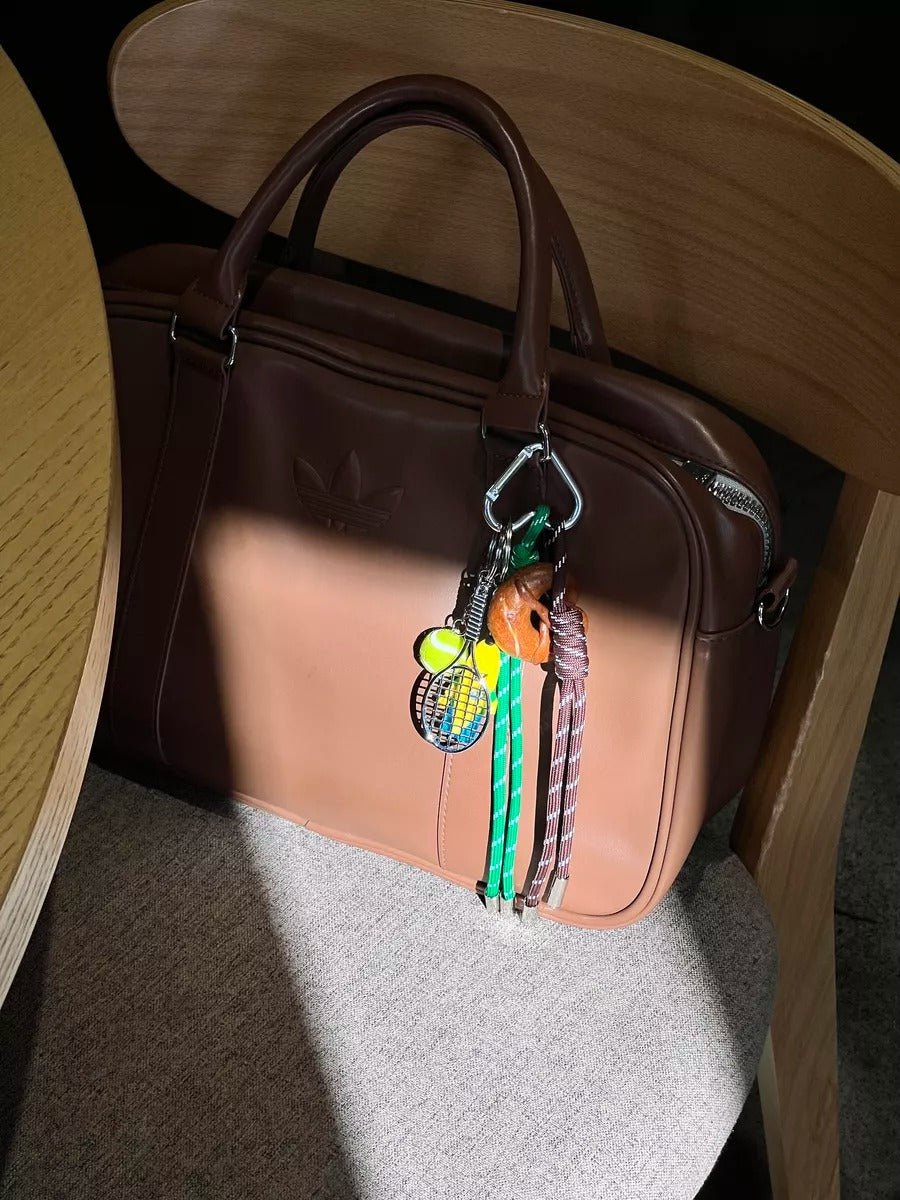 Porte - clés sac fantaisie, breloques sport et fun, banane lego, bretzel, tennis, corde colorée, modèle Vayana - Multicolore