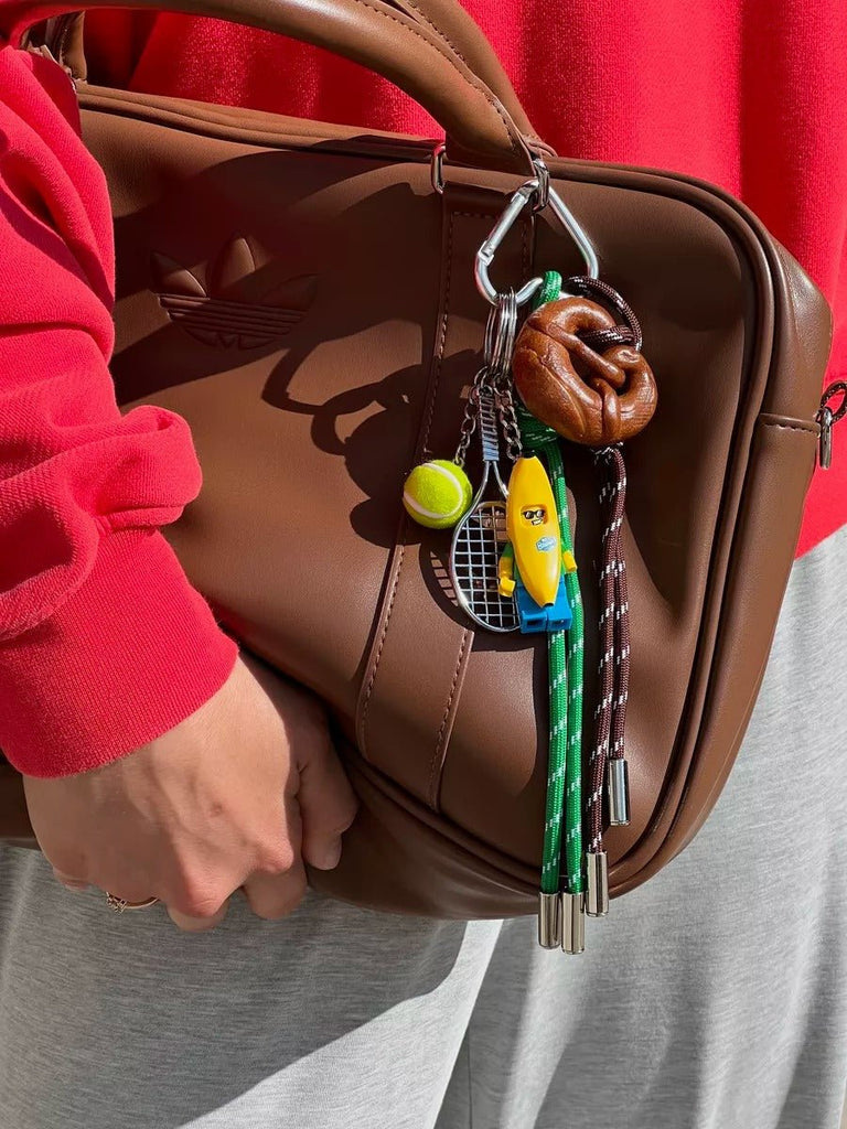 Porte - clés sac fantaisie, breloques sport et fun, banane lego, bretzel, tennis, corde colorée, modèle Vayana - Multicolore