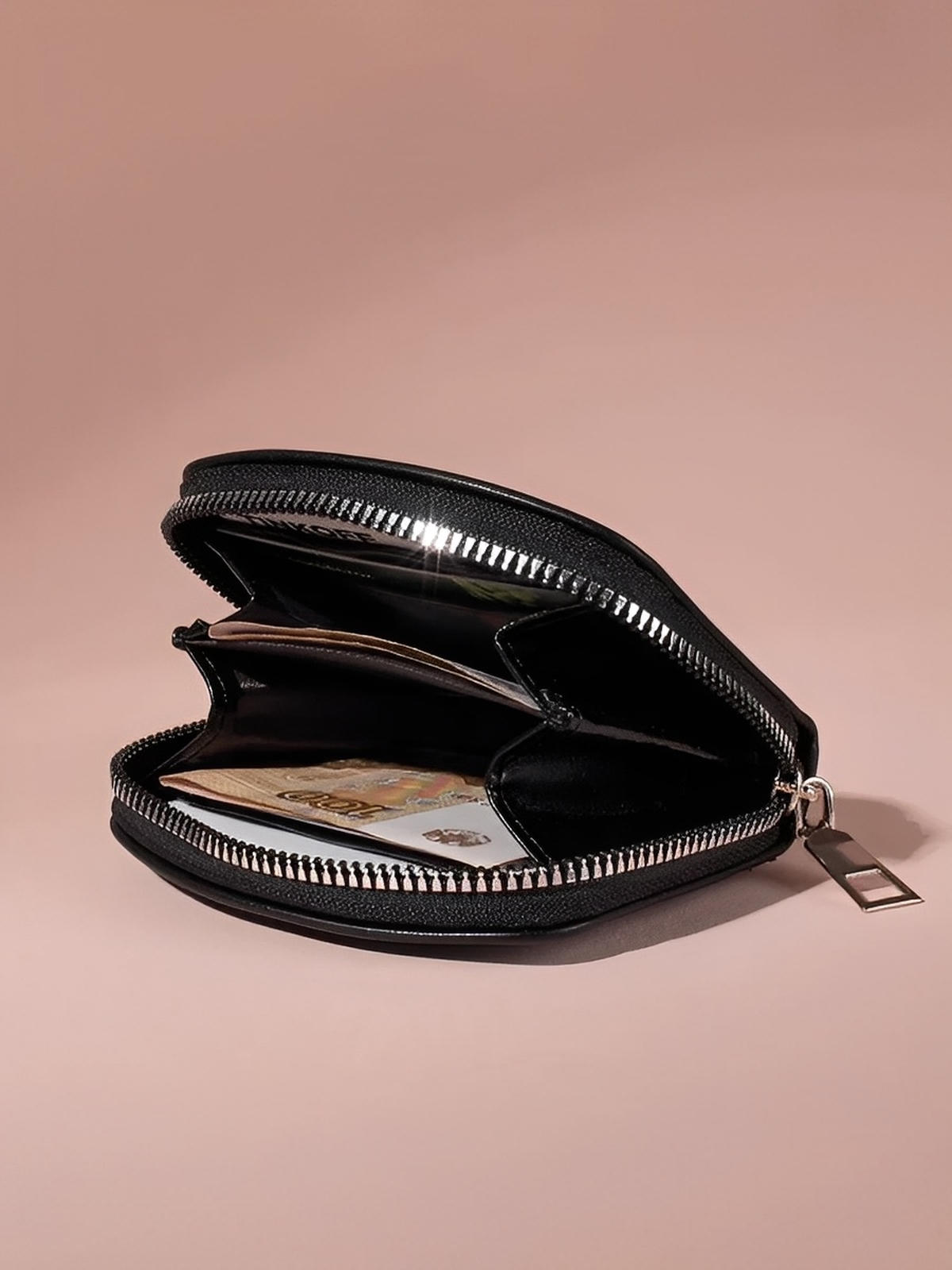 Portefeuille compact femme, fermeture zippée, simili vegan, petit format pratique, design plissé chic, modèle Simone - Porte - feuille - Noir