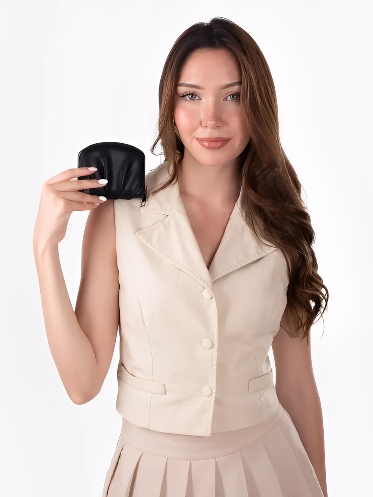 Portefeuille compact femme, fermeture zippée, simili vegan, petit format pratique, design plissé chic, modèle Simone - Porte - feuille - Noir