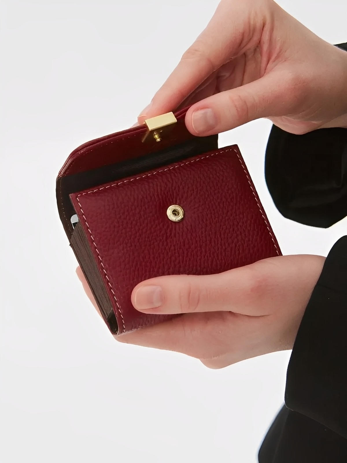 Portefeuille femme compact cuir grainé, porte - cartes sécurisé, format mini, bouton - pression doré, rangement accordéon, modèle Judith - Porte - feuille - Bordeaux