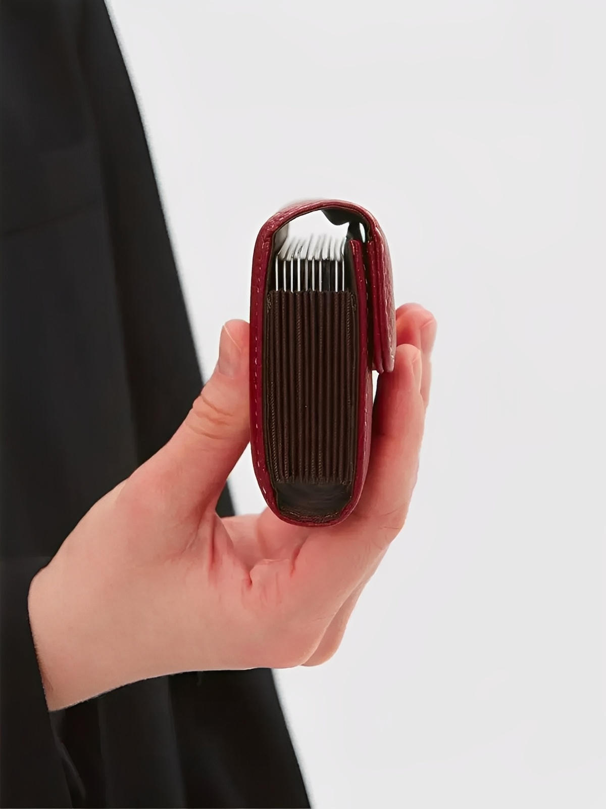Portefeuille femme compact cuir grainé, porte - cartes sécurisé, format mini, bouton - pression doré, rangement accordéon, modèle Judith - Porte - feuille - Bordeaux