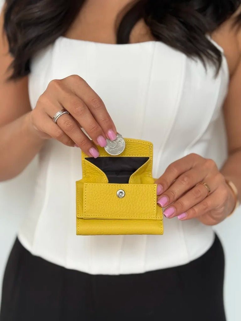 Portefeuille femme compact cuir grainé, protection RFID, porte - cartes pratique, format mini, porte - monnaie intégré, modèle Nadine - Porte - feuille - Jaune