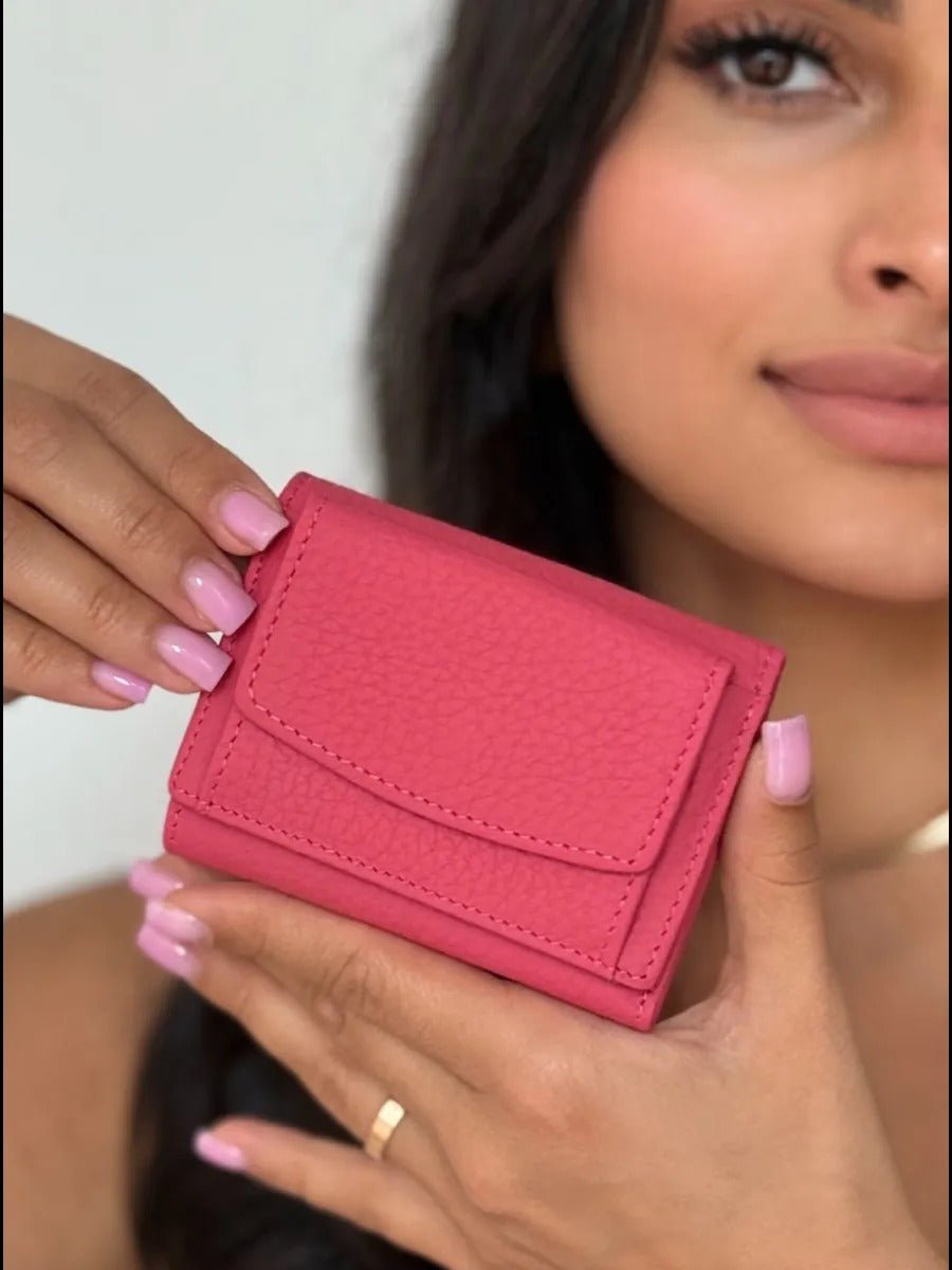 Portefeuille femme compact cuir grainé, protection RFID, porte - cartes pratique, format mini, porte - monnaie intégré, modèle Nadine - Porte - feuille - Fuschia