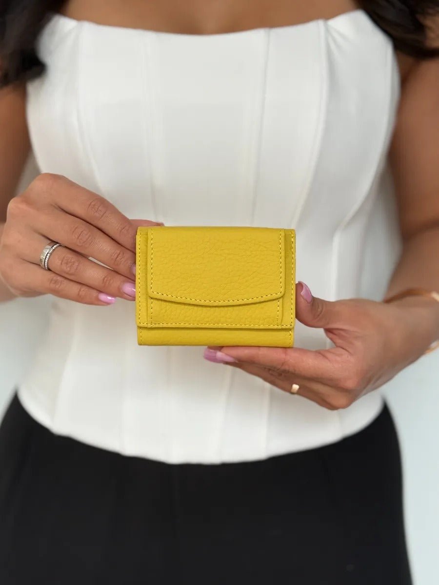 Portefeuille femme compact cuir grainé, protection RFID, porte - cartes pratique, format mini, porte - monnaie intégré, modèle Nadine - Porte - feuille - Jaune