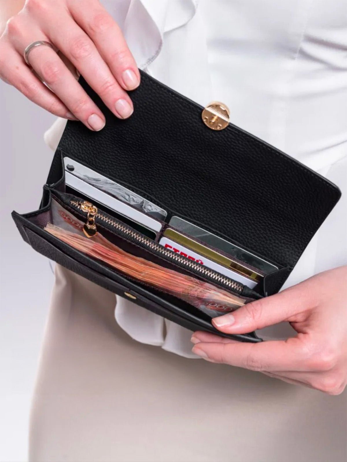 Portefeuille femme cuir, long format, bouton trèfle, multiples rangements, porte - cartes, porte - monnaie, modèle Armance - Porte - feuille - Noir