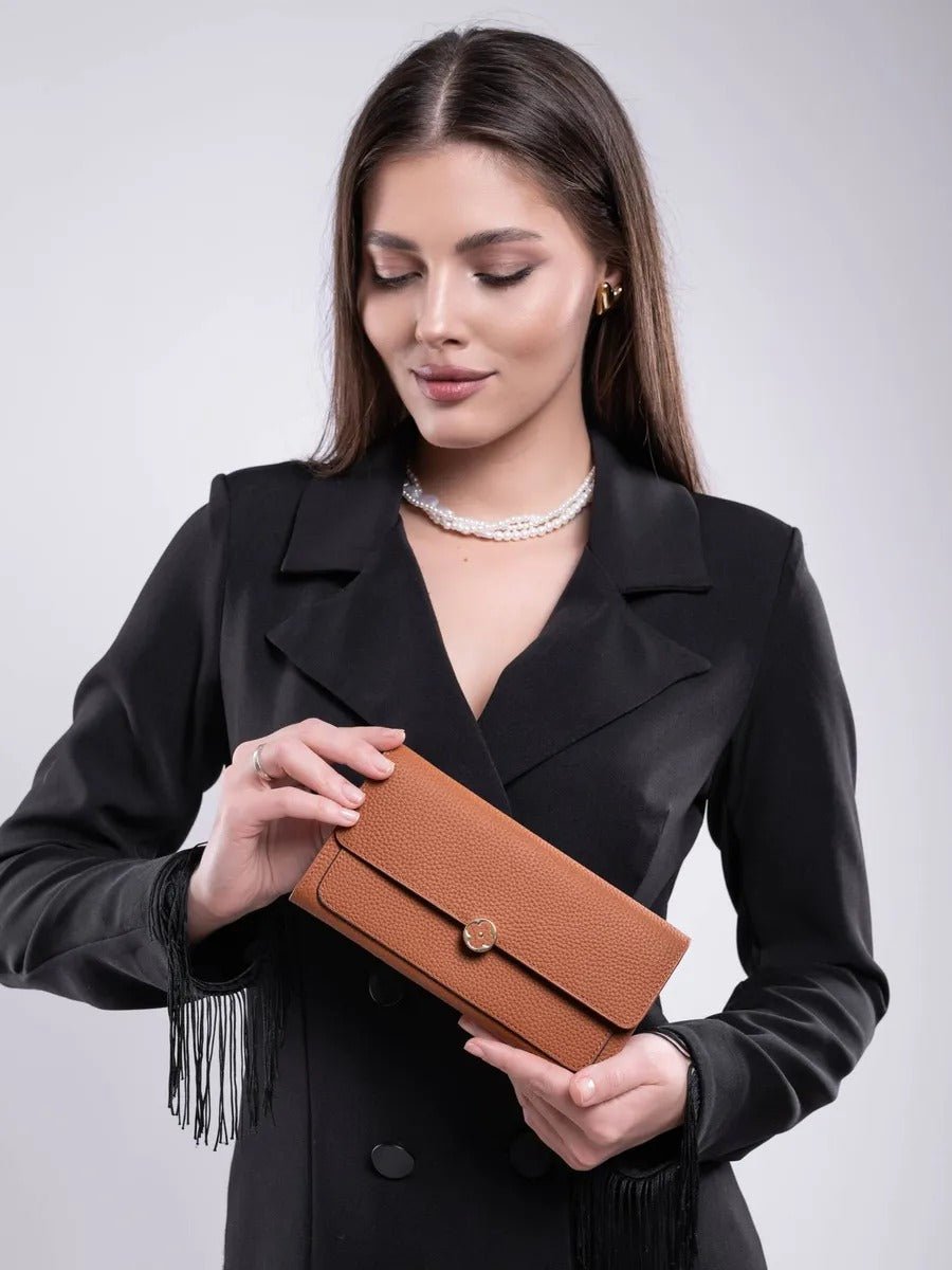 Portefeuille femme cuir, long format, bouton trèfle, multiples rangements, porte - cartes, porte - monnaie, modèle Armance - Porte - feuille - Marron