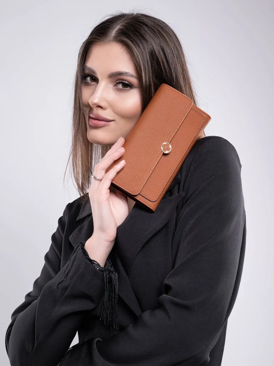 Portefeuille femme cuir, long format, bouton trèfle, multiples rangements, porte - cartes, porte - monnaie, modèle Armance - Porte - feuille - Marron