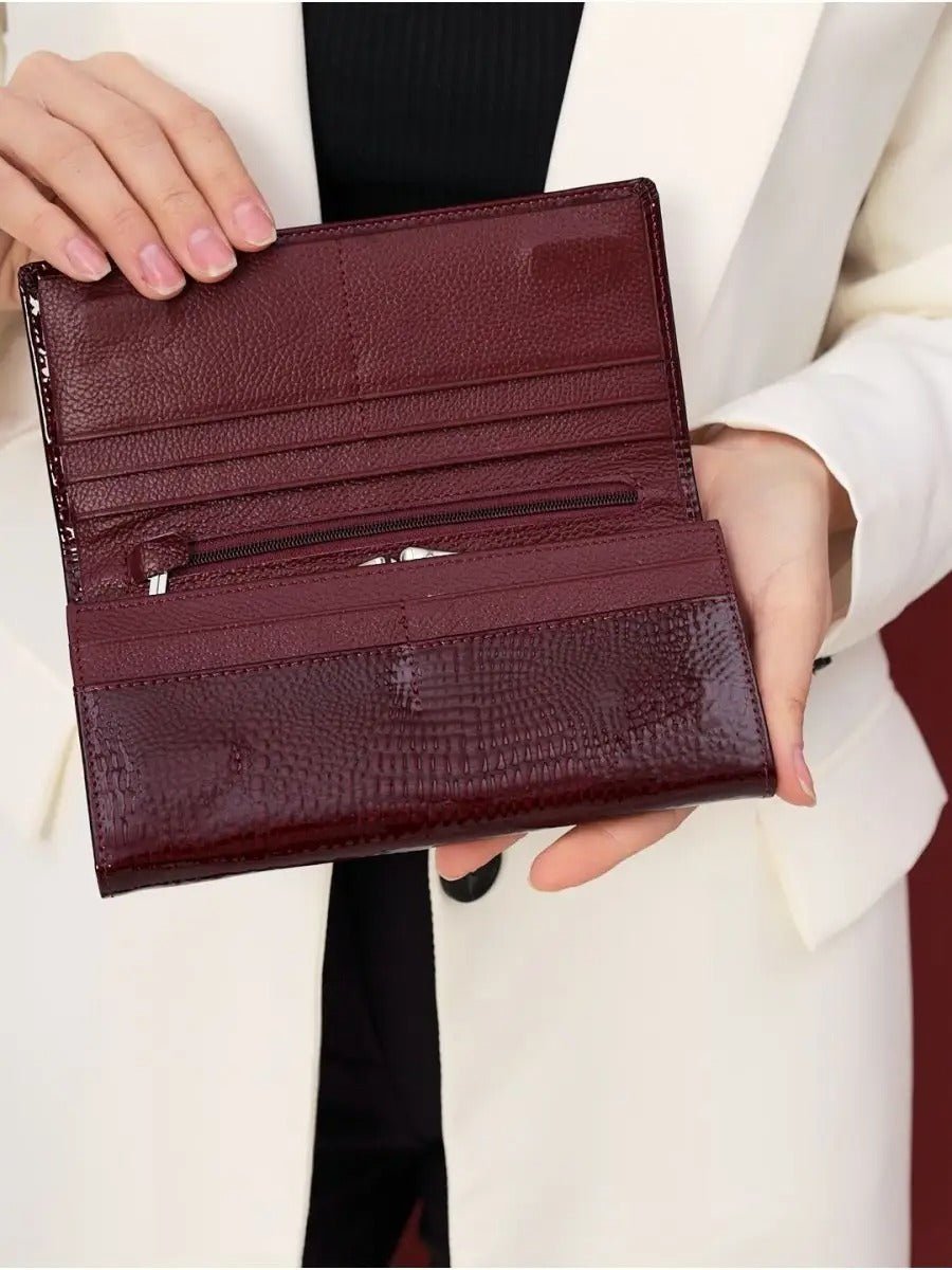 Portefeuille femme cuir verni aspect crocodile, grand format, fermeture aimantée, porte - monnaie intégré, multi - cartes, modèle Felicia - Porte - feuille - Bordeaux