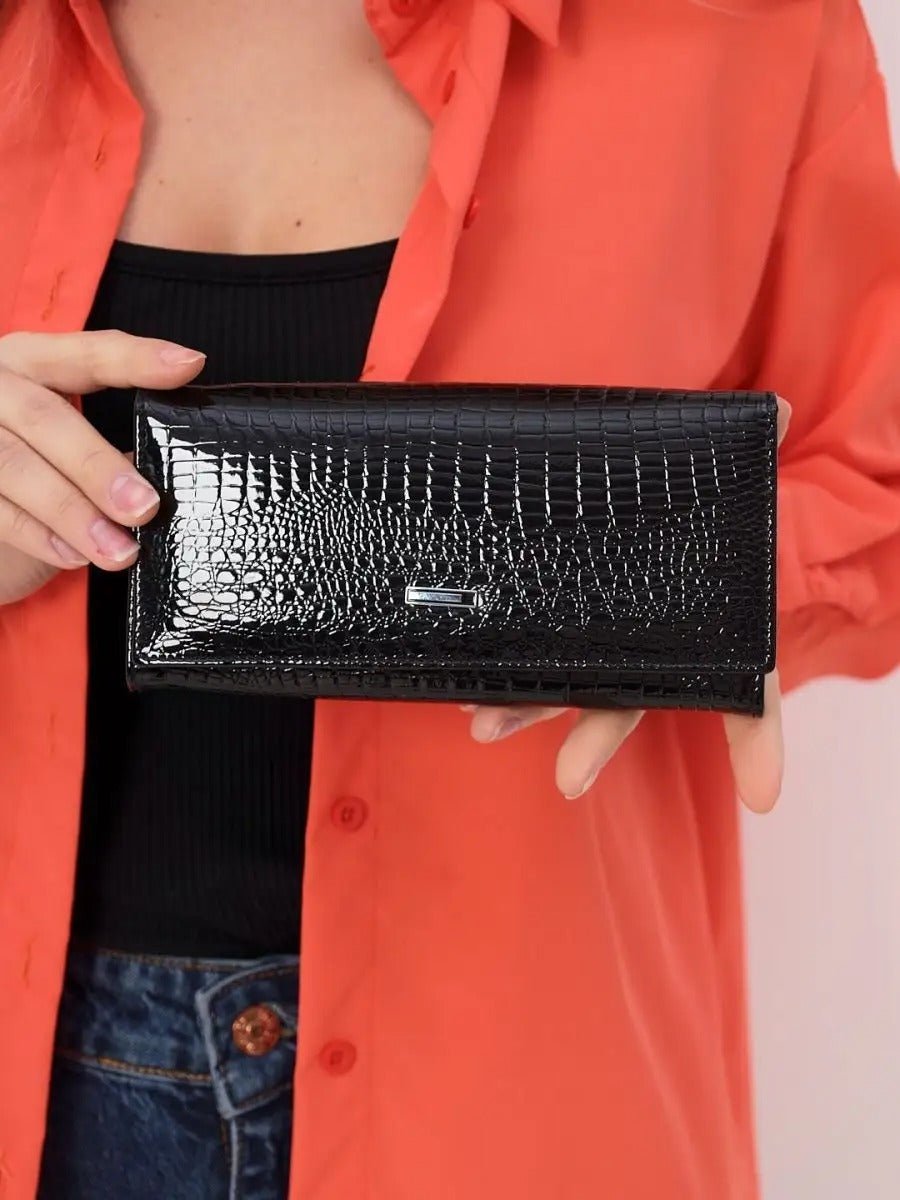 Portefeuille femme cuir verni aspect crocodile, grand format, fermeture aimantée, porte - monnaie intégré, multi - cartes, modèle Felicia - Porte - feuille - Noir