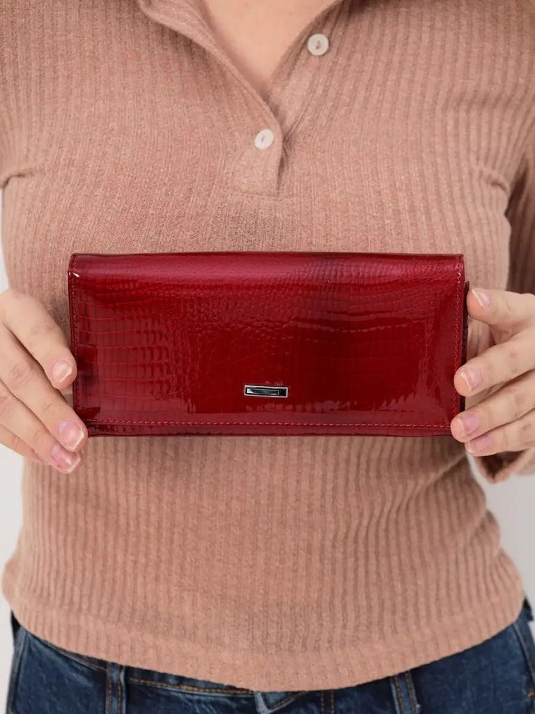 Portefeuille femme cuir verni aspect crocodile, grand format, fermeture aimantée, porte - monnaie intégré, multi - cartes, modèle Felicia - Porte - feuille - Rouge