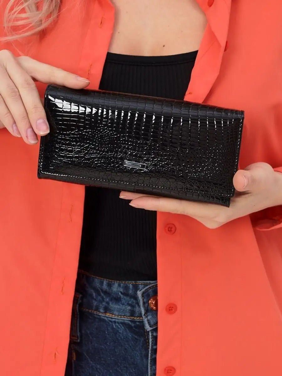 Portefeuille femme cuir verni aspect crocodile, grand format, fermeture aimantée, porte - monnaie intégré, multi - cartes, modèle Felicia - Porte - feuille - Noir