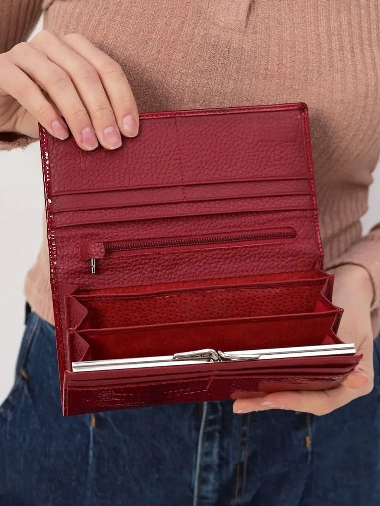 Portefeuille femme cuir verni aspect crocodile, grand format, fermeture aimantée, porte - monnaie intégré, multi - cartes, modèle Felicia - Porte - feuille - Rouge