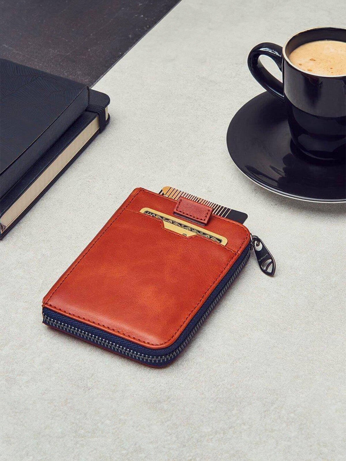 Portefeuille homme compact RFID, en simili vegan, zip intégral, tiroir cartes, format mince, pratique et moderne, modèle Ruino - Porte - feuille - Cognac