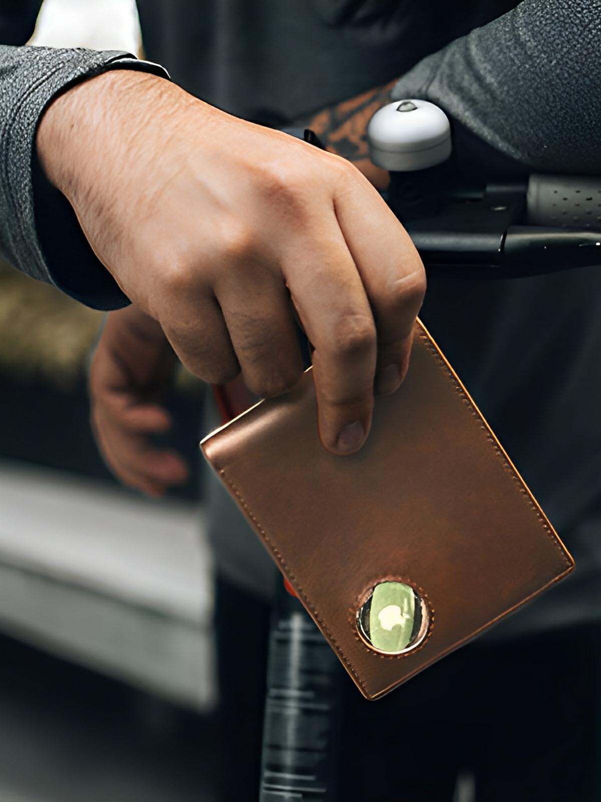 Portefeuille homme cuir avec emplacement AirTag, RFID, grande capacité, design compact, modèle Albator - Porte - feuille - Marron