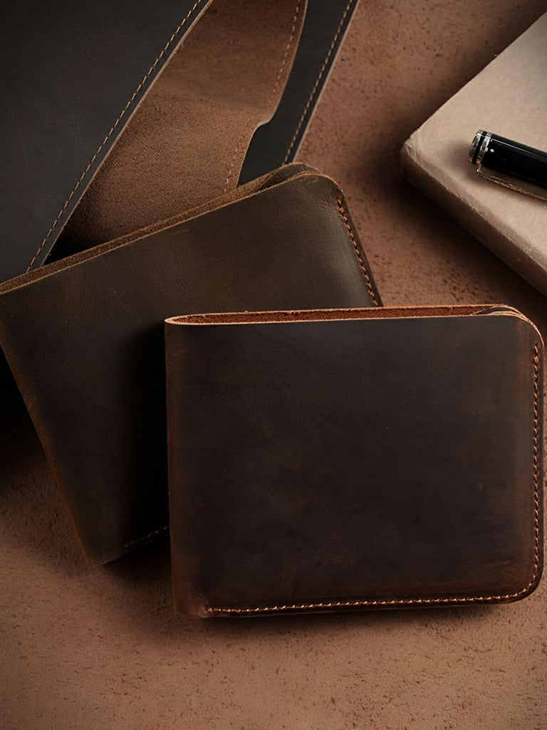 Portefeuille homme en cuir véritable, format compact, design vintage, multiples rangements, couture apparentes, modèle Xaime - Porte - feuille - Café