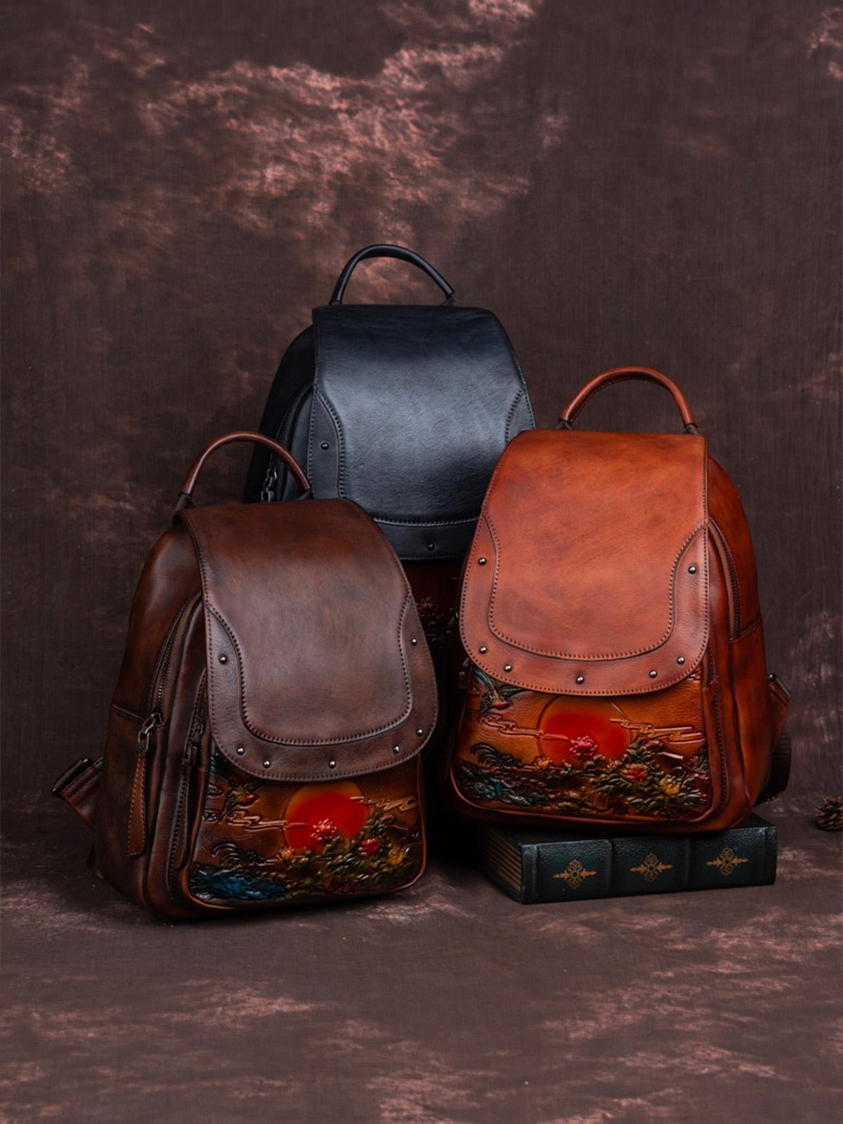 Sac à dos cuir femme, gravure fleurie, grande capacité, style rétro, marron vintage, cuir pleine fleur, sac artistique, modèle Savira - Sac à dos - Camel