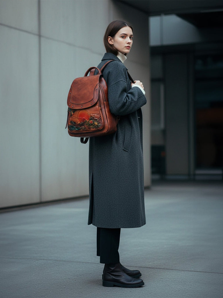 Sac à dos cuir femme, gravure fleurie, grande capacité, style rétro, marron vintage, cuir pleine fleur, sac artistique, modèle Savira - Sac à dos - Camel