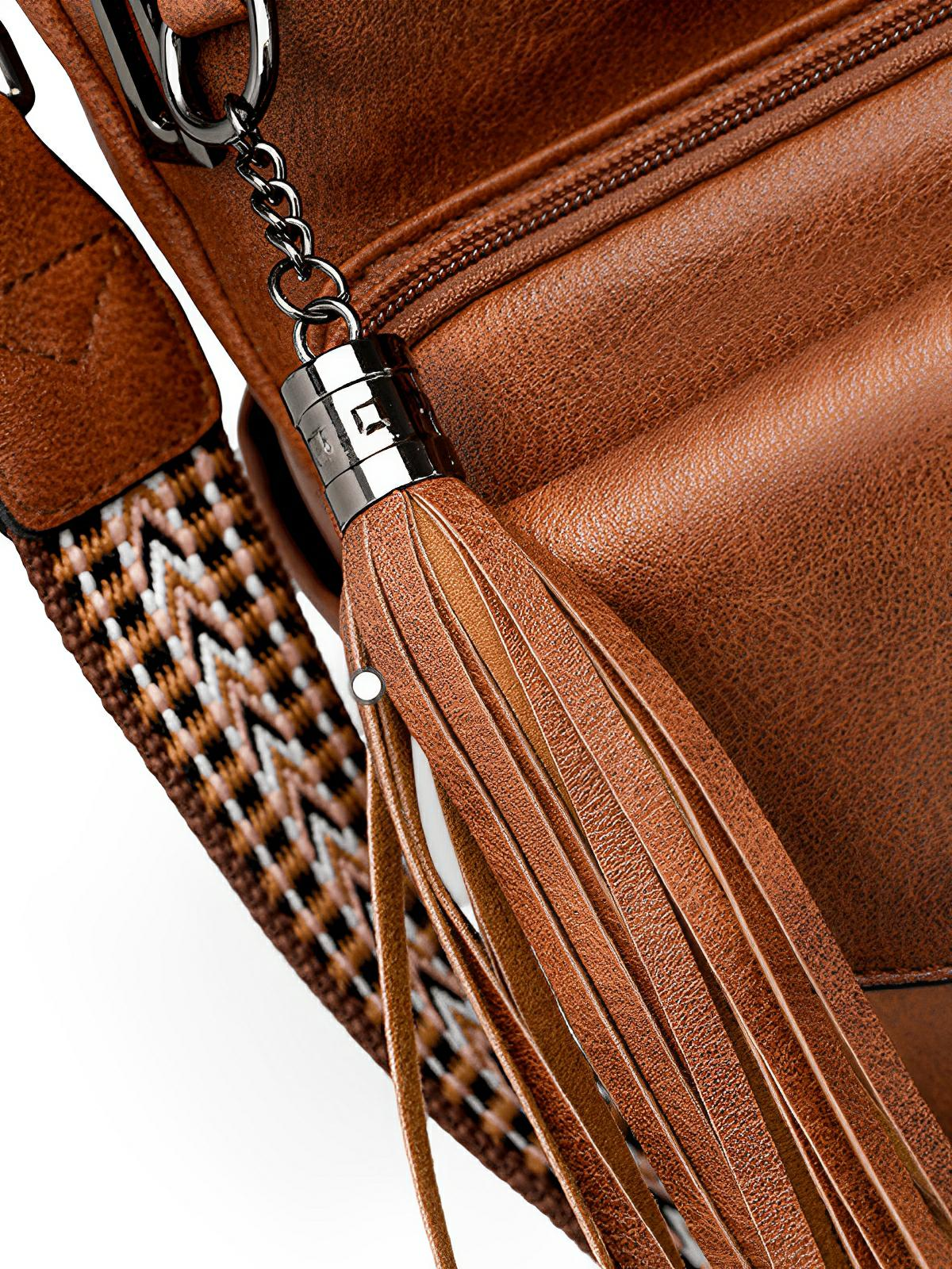 Sac à dos femme en simili vegan avec pochette, bicolore, grande capacité, détails franges, design urbain chic, modèle Lannah - Sac à dos - Marron