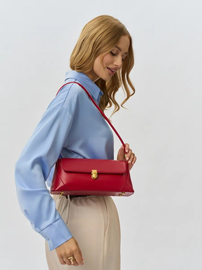 Sac à main baguette femme, sac bandoulière femme, sac épaule vintage, petit sac rigide, sac fermeture dorée, sac chic, modèle Ingrid - Sac à main - Rouge