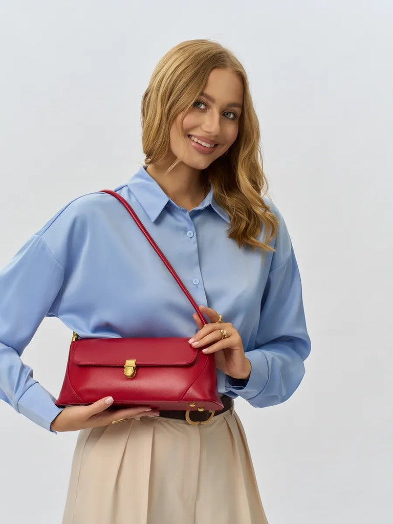 Sac à main baguette femme, sac bandoulière femme, sac épaule vintage, petit sac rigide, sac fermeture dorée, sac chic, modèle Ingrid - Sac à main - Rouge