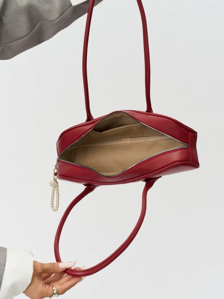 Sac à main bandoulière baguette femme, petit format, forme allongée, poignée longue, format chic moderne, modèle Noyale - Sac à main - Rouge