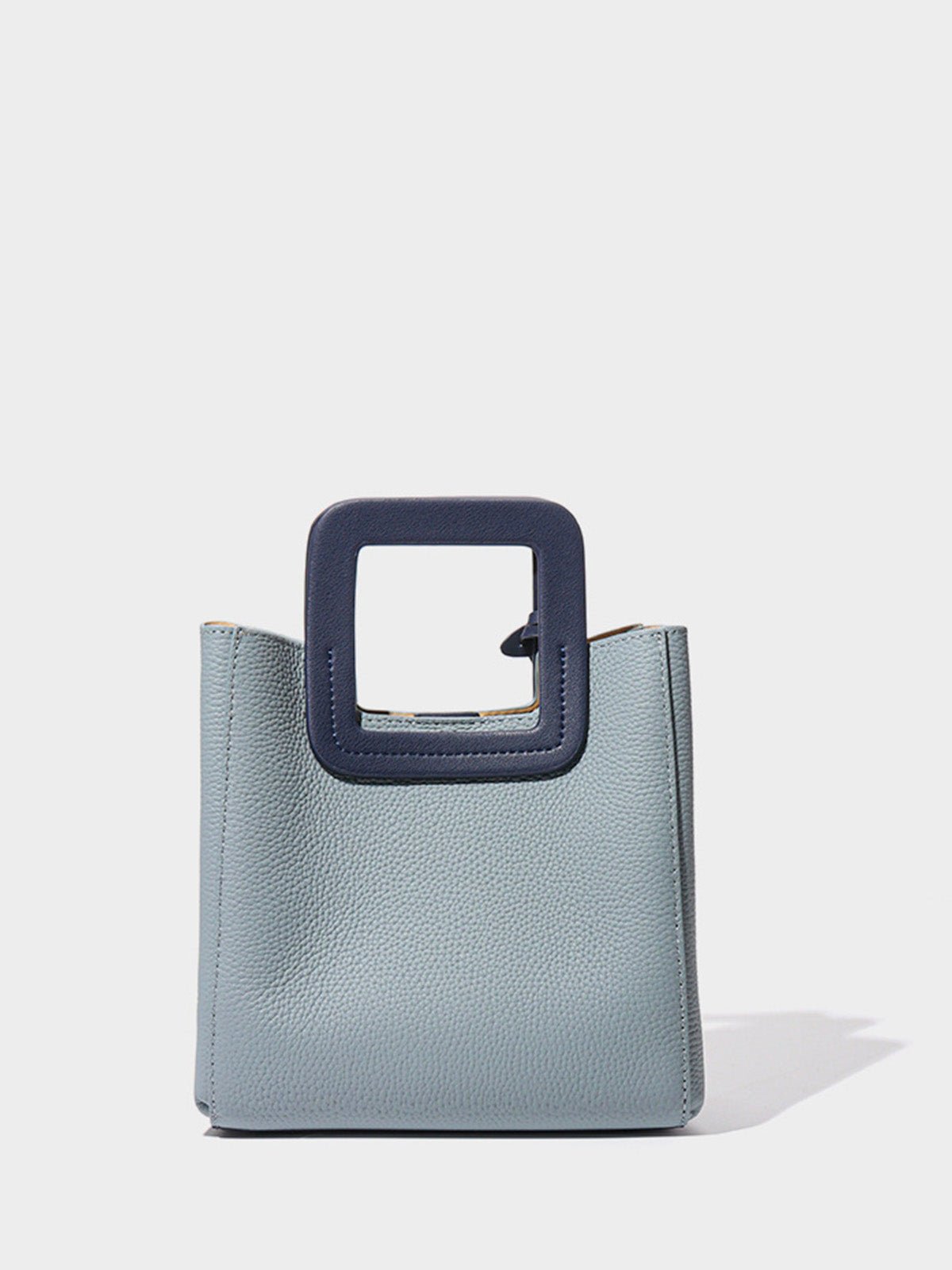 Sac à main bleu en cuir, poignée carrée, bandoulière réglable, format trapèze, charm panda, modèle Katrina - Sac à main - Bleu