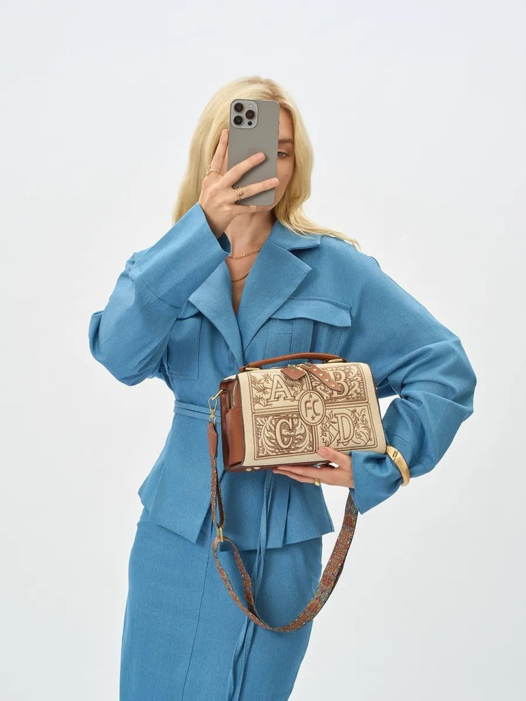 Sac à main brodé, sac bandoulière femme, sac carré compact, sac rigide PU, sac original avec anses, modèle Ernestine - Sac à main - Beige