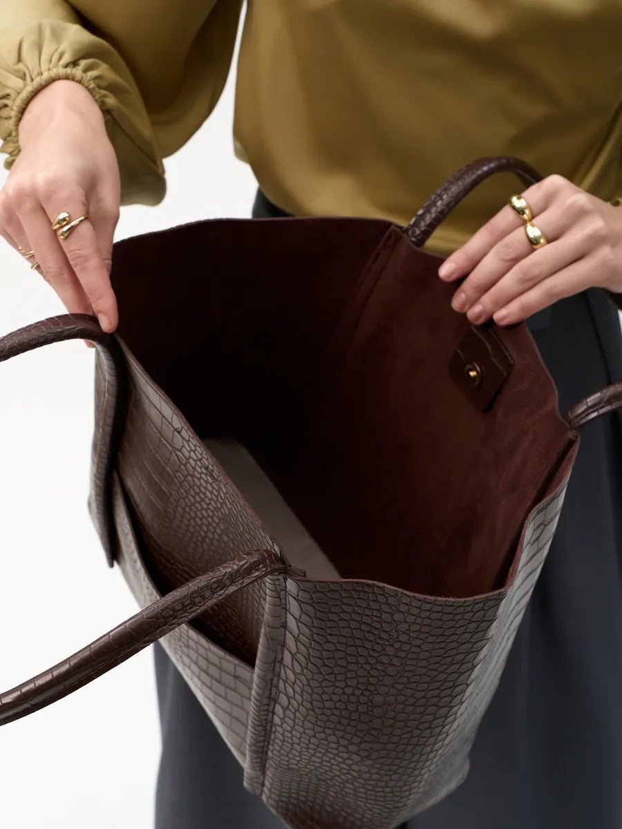 Sac à main cabas texturé, grand format, porté épaule, intérieur suédine, bouton magnétique, poche extérieure, modèle Placidie - Sac à main - Café