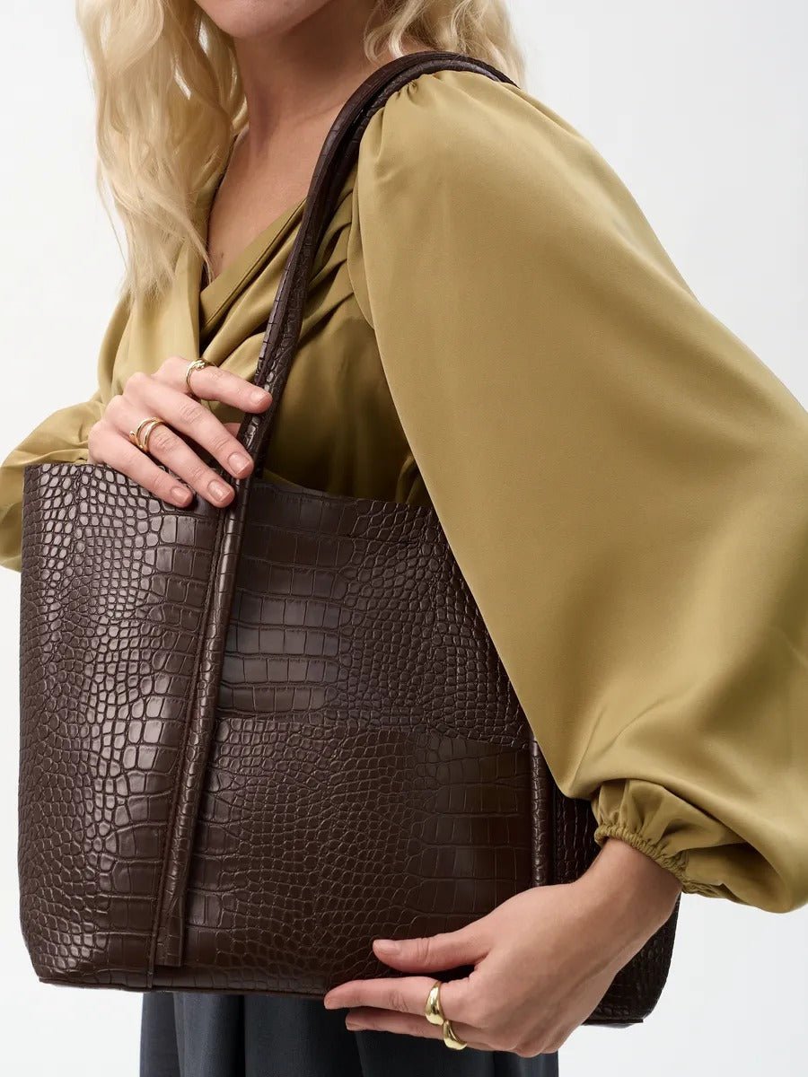 Sac à main cabas texturé, grand format, porté épaule, intérieur suédine, bouton magnétique, poche extérieure, modèle Placidie - Sac à main - Café