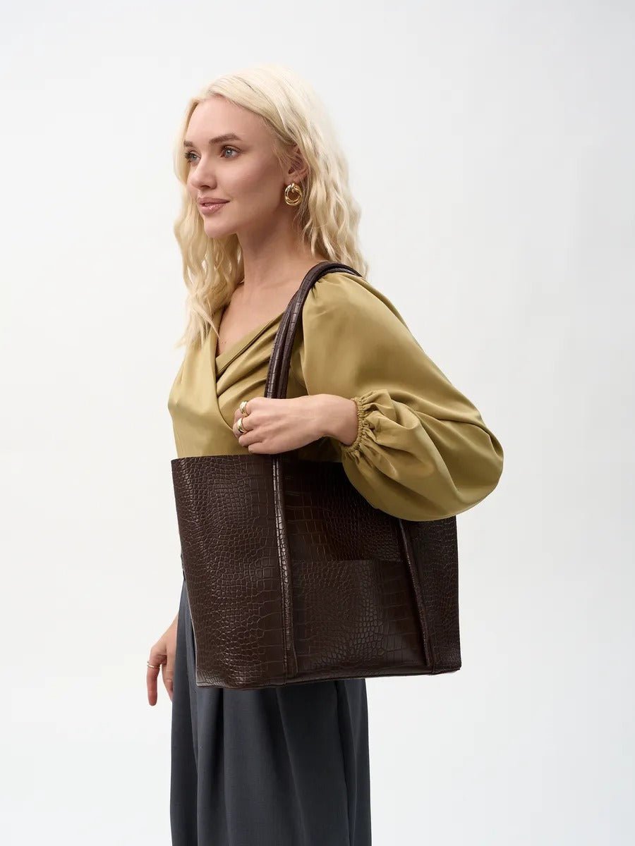 Sac à main cabas texturé, grand format, porté épaule, intérieur suédine, bouton magnétique, poche extérieure, modèle Placidie - Sac à main - Café