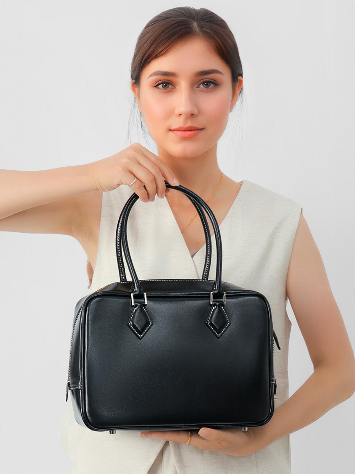 Sac à main cuir rigide femme, sac boston petite taille, sac bandoulière forme boxy, sac carré tendance, sac porté main chic, modèle Aure - Sac à main - Noir