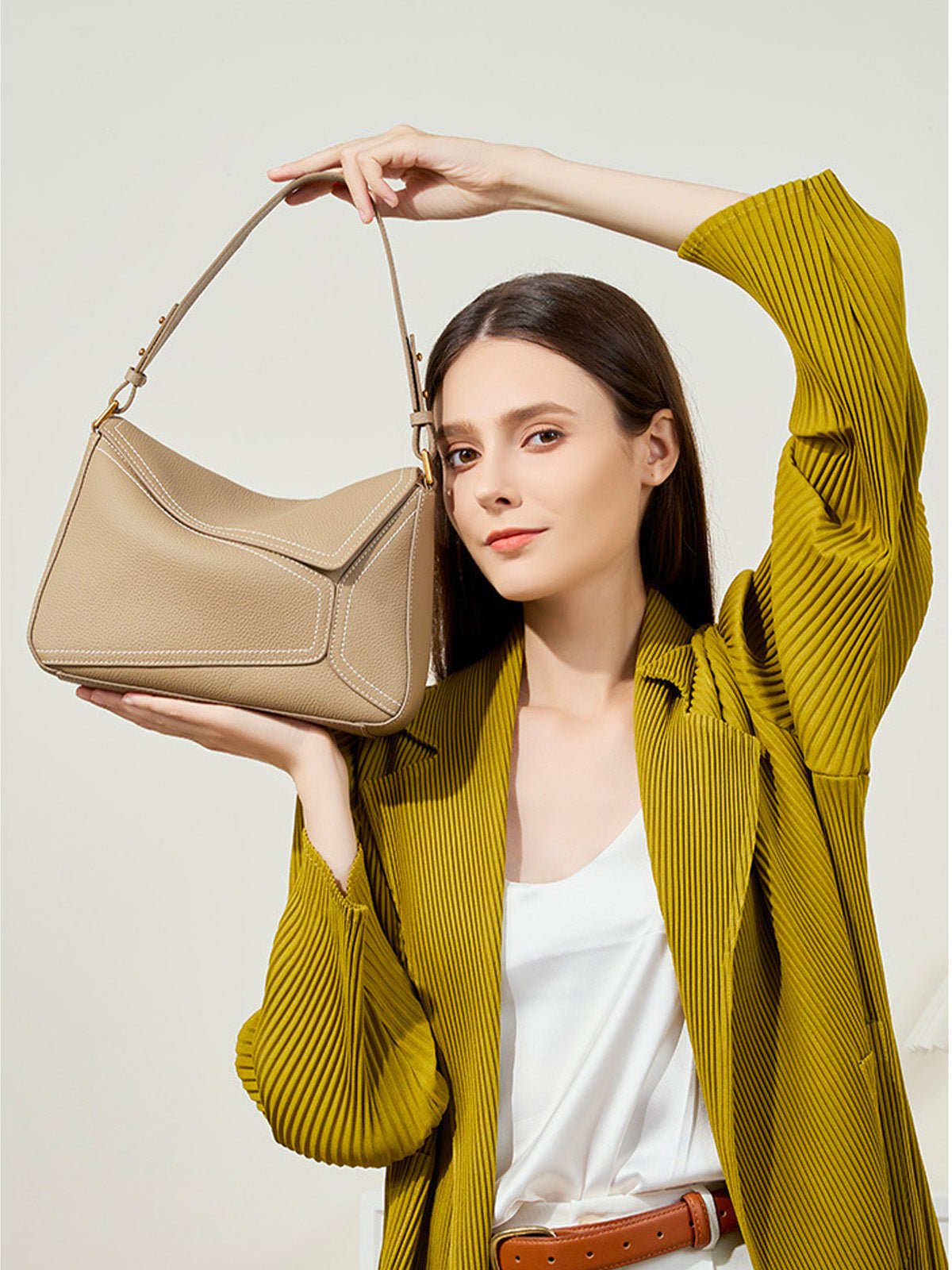Sac à main en cuir femme, sac porté épaule, sac porté main, idéal pour le quotidien, sac à rabat chic, sac de ville spacieux, modèle Bérisse - Sac à main - Beige