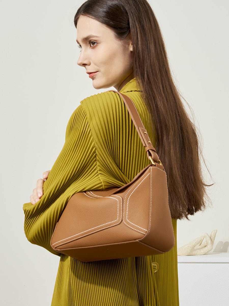 Sac à main en cuir femme, sac porté épaule, sac porté main, idéal pour le quotidien, sac à rabat chic, sac de ville spacieux, modèle Bérisse - Sac à main - Camel