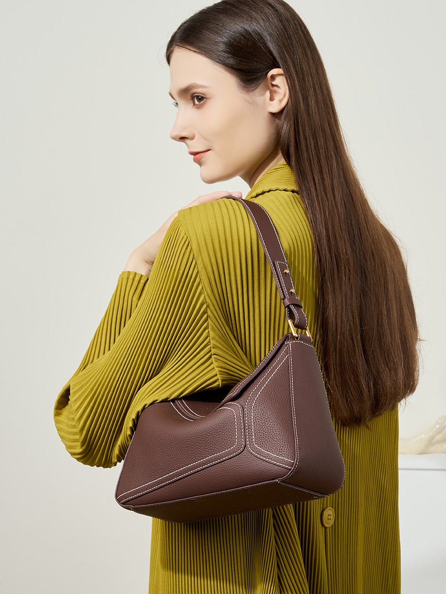 Sac à main en cuir femme, sac porté épaule, sac porté main, idéal pour le quotidien, sac à rabat chic, sac de ville spacieux, modèle Bérisse - Sac à main - Marron
