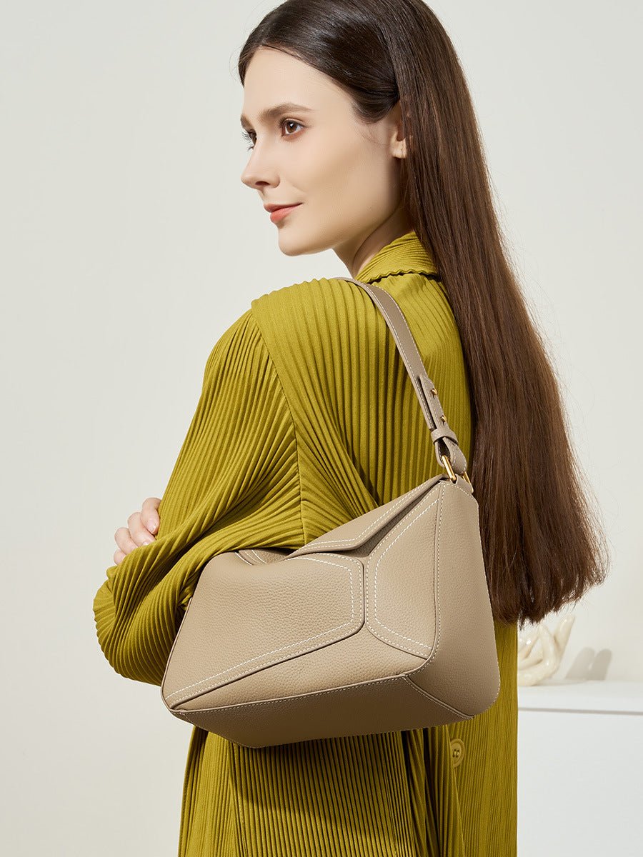 Sac à main en cuir femme, sac porté épaule, sac porté main, idéal pour le quotidien, sac à rabat chic, sac de ville spacieux, modèle Bérisse - Sac à main - Beige