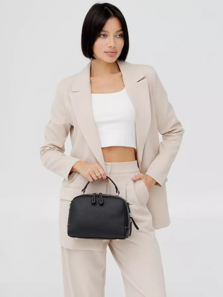 Sac à main en cuir, petit format rigide, bandoulière réglable, compartiments zippés, style urbain, modèle Gravine - Sac à main - Noir