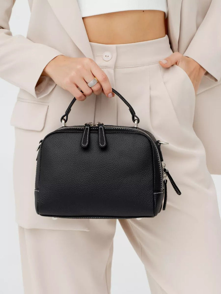 Sac à main en cuir, petit format rigide, bandoulière réglable, compartiments zippés, style urbain, modèle Gravine - Sac à main - Noir