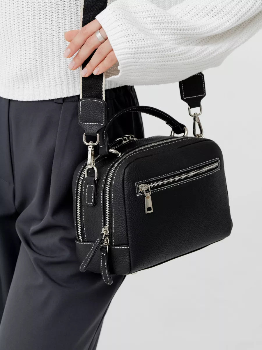 Sac à main en cuir, petit format rigide, bandoulière réglable, compartiments zippés, style urbain, modèle Gravine - Sac à main - Noir