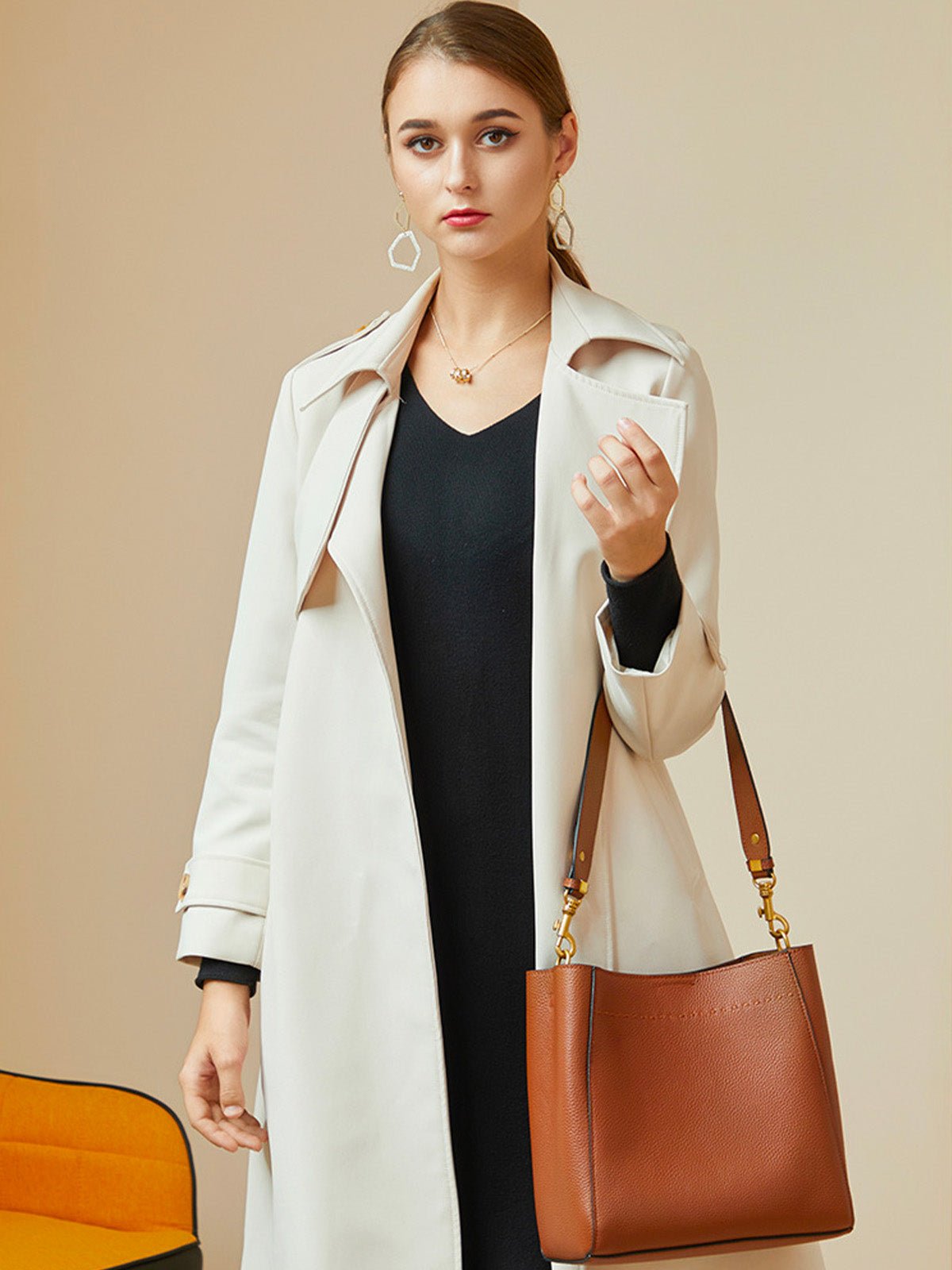 Sac à main en cuir, sac bandoulière, format seau, anse réglable, look vintage, sac quotidien femme, modèle Enzima - Sac à main - Marron