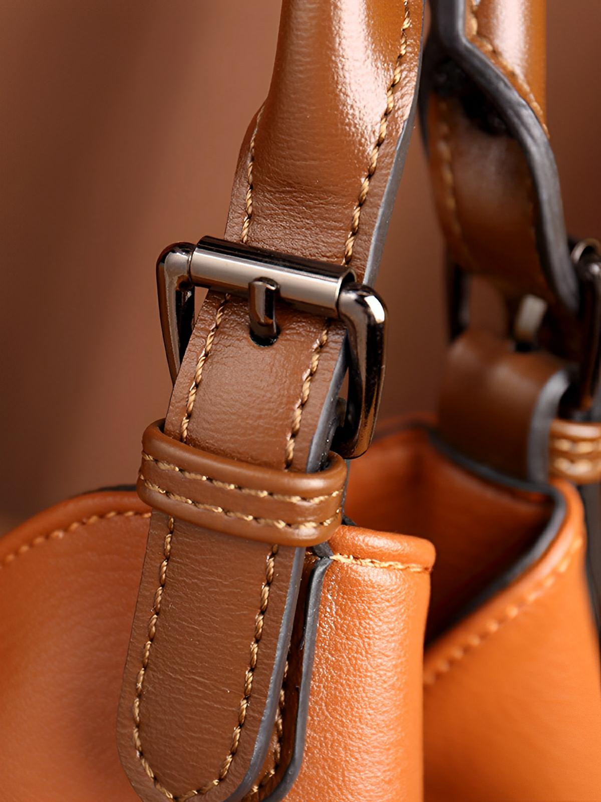 Sac à main en simili vegan, bandoulière ajustable, grand format, compartiments multiples, style rétro, modèle Chloé - Sac à main - Marron