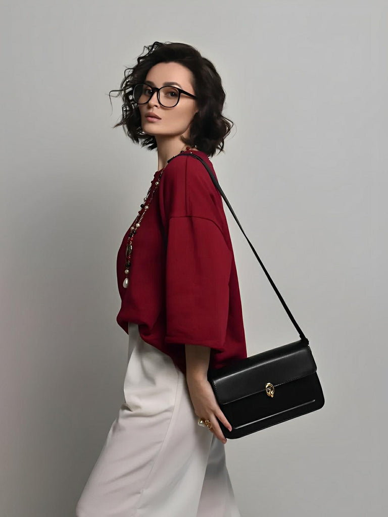 Sac à main en simili vegan, rabat élégant, design minimaliste, porté main ou épaule, format compact, modèle Cindy - Sac à main - Noir