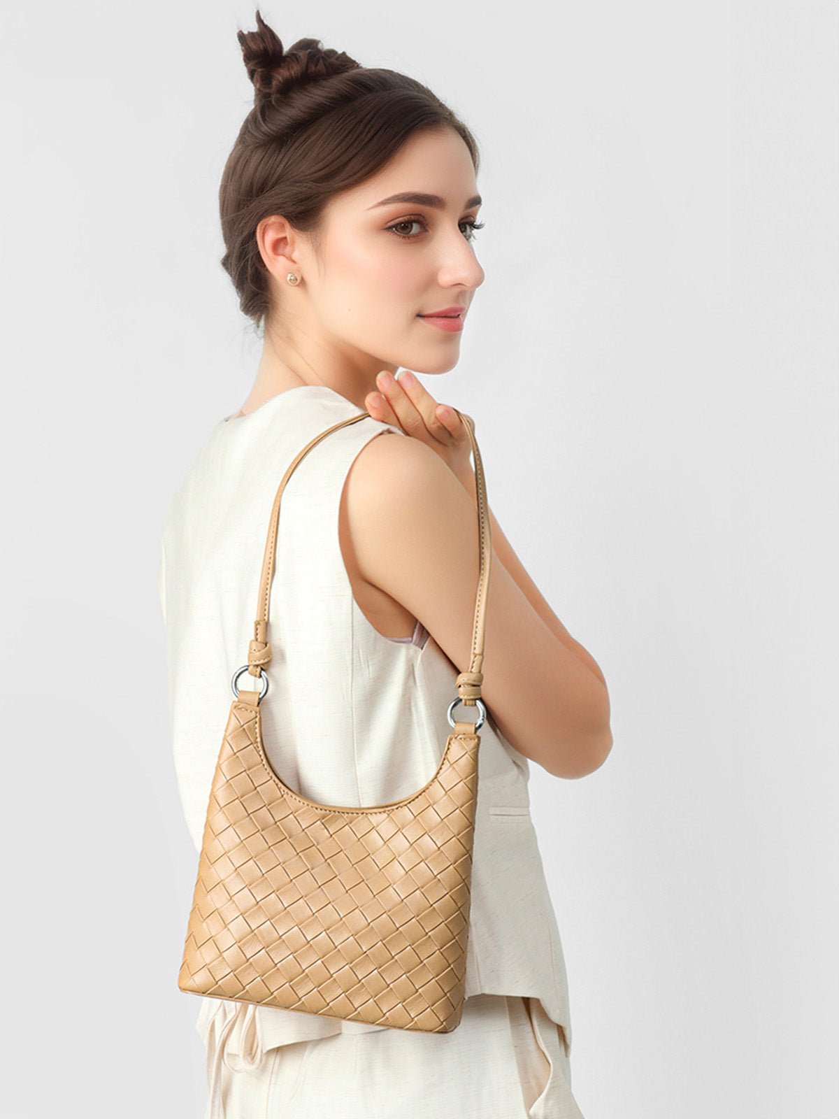 Sac à main épaule cuir tressé, bandoulière réglable, format compact, fermeture magnétique, look minimaliste, modèle Jessica - Sac à main - Beige