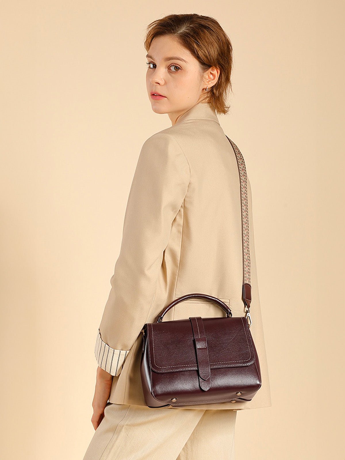 Sac à main femme cuir, bandoulière amovible, format compact, rabat magnétique, design vintage, modèle Junissa - Sac à main - Café