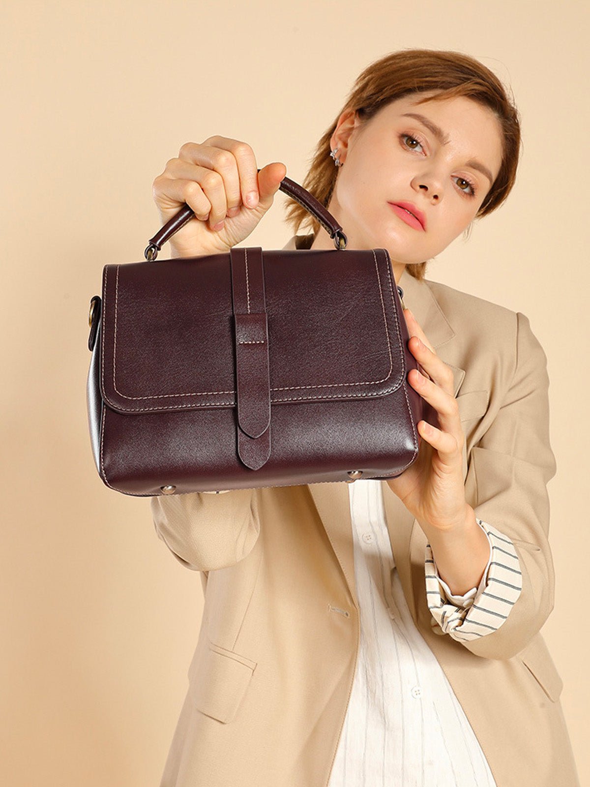 Sac à main femme cuir, bandoulière amovible, format compact, rabat magnétique, design vintage, modèle Junissa - Sac à main - Café